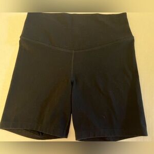 OLD NAVY ACTIVEWEAR BIKE SHORTS   SIZE M. BLACK
